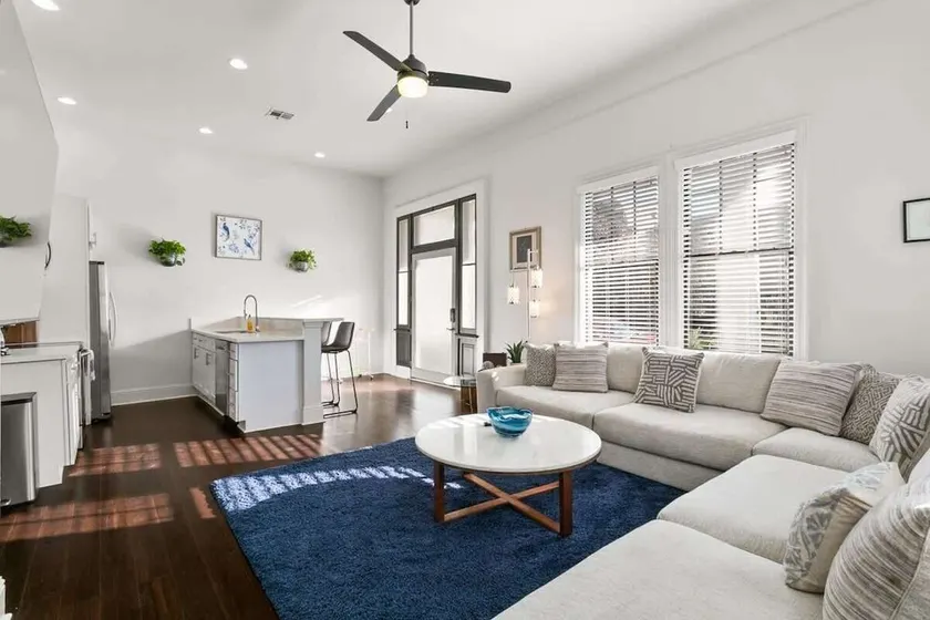 Stunning 2-Bedroom Garden District Newly Renovated - Image 1