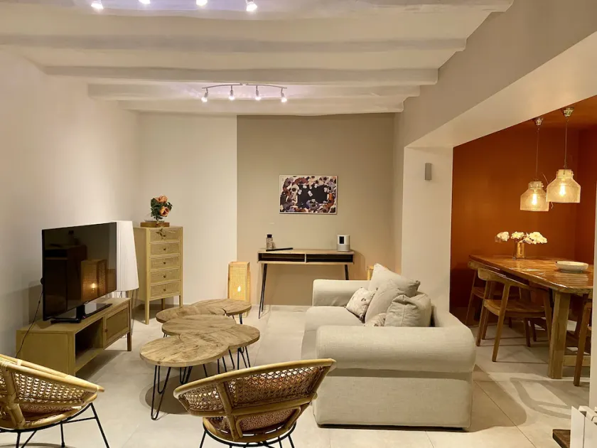 3-star listed house with garden - Image 1