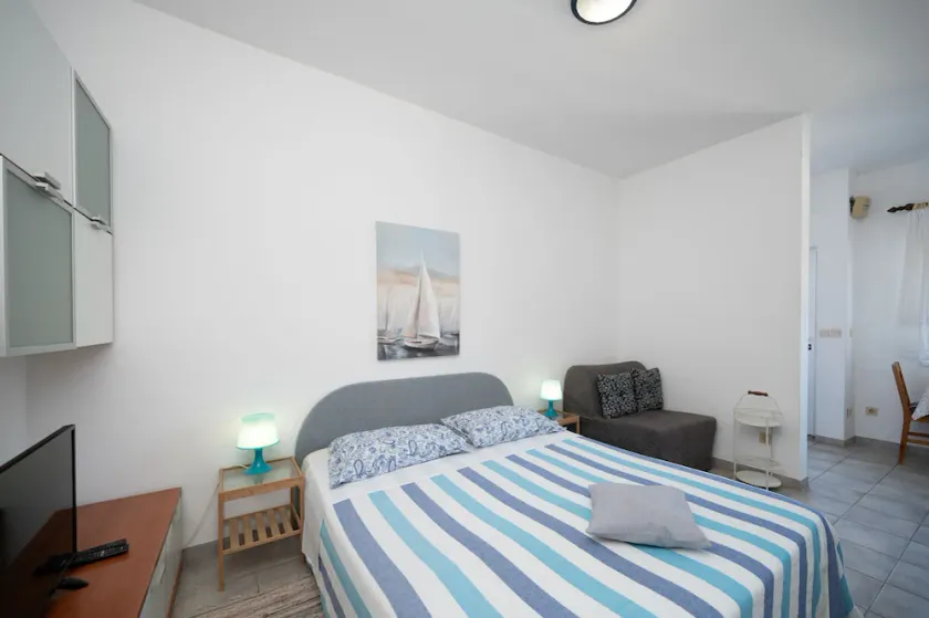 Apartments and rooms by the sea Zaglav, Dugi otok - 8170 - Image 1