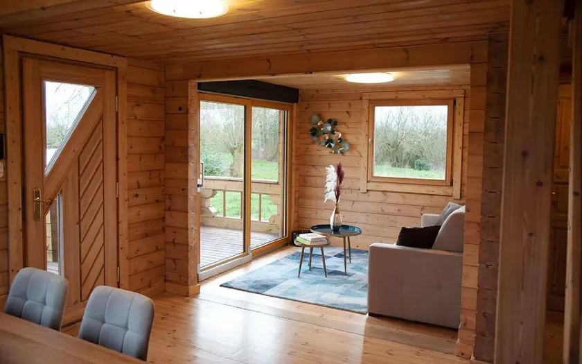 Eco-friendly chalet on the edge of a private pond - Image 1