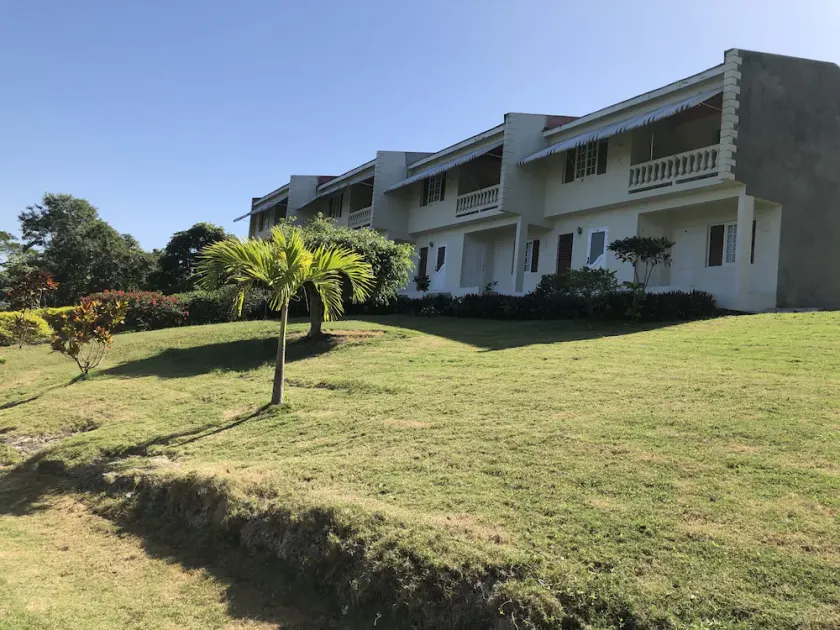 Weslore  Apartments Private 10 Acre Estate - Image 1