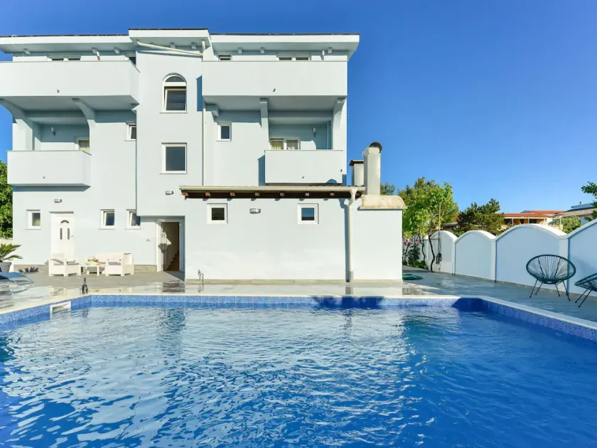 Lovely apartment for 5 guests with pool, WIFI, A/C, TV, balcony and pets allowed - Image 1