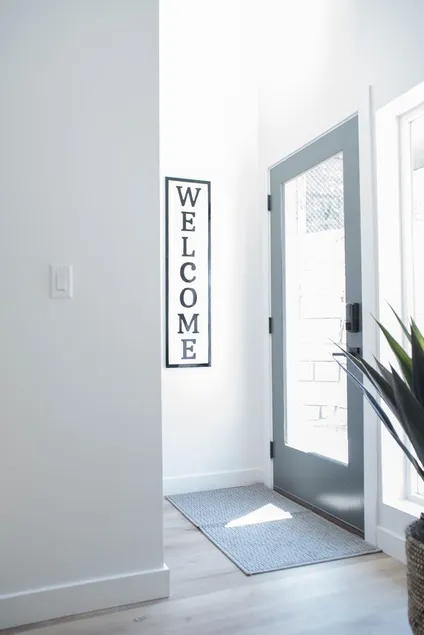 Modern Urban Townhouse with High Speed Internet - Image 1