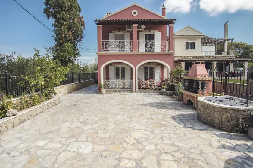 Villa privée dans un bel emplacement - Image 1