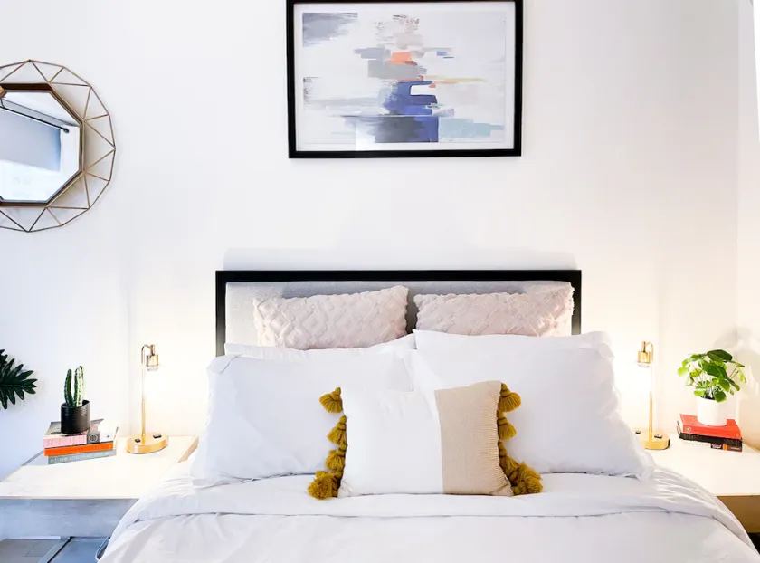 A New Way Of Living! Luxury Condo On Broadway - Image 1