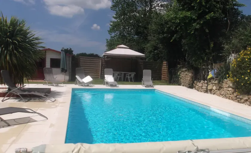 Chaleureuse villa familiale piscine couverte et chauffée. - Image 1
