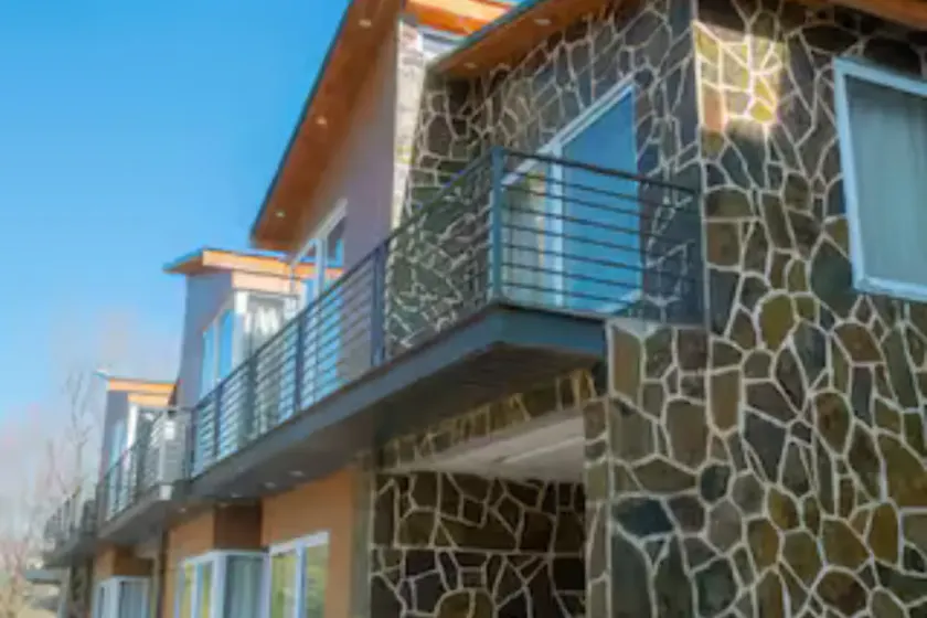 Cozy 4BR Mountain Cottage  - Image 1