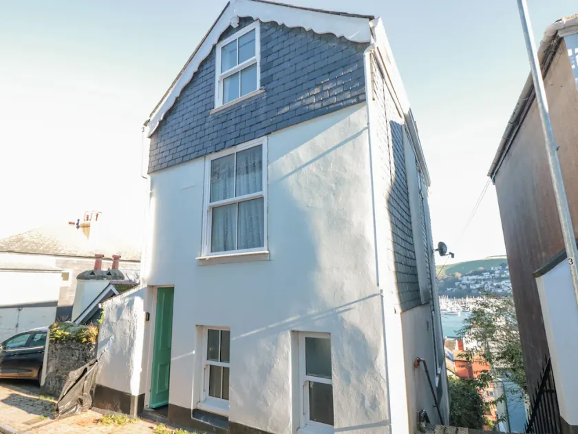 19 ABOVE TOWN, pet friendly, character holiday cottage in Dartmouth - Image 1