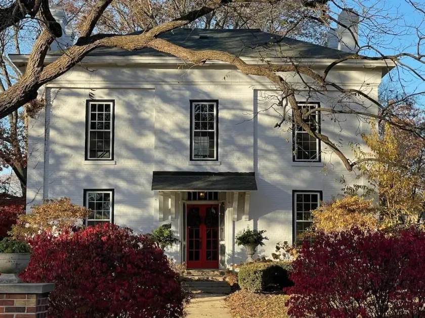 Stunning Property with loads of amenities. In ground pool, pet friendly, with photo opps galore! - Image 1