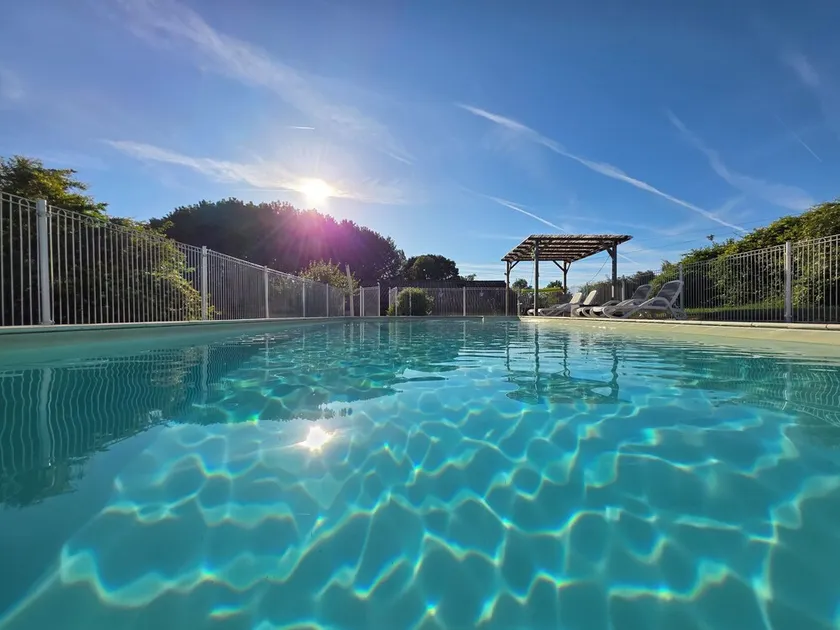 Gîte au Calme Sans Vis-à-vis Avec Grande Piscine Privative - Image 1