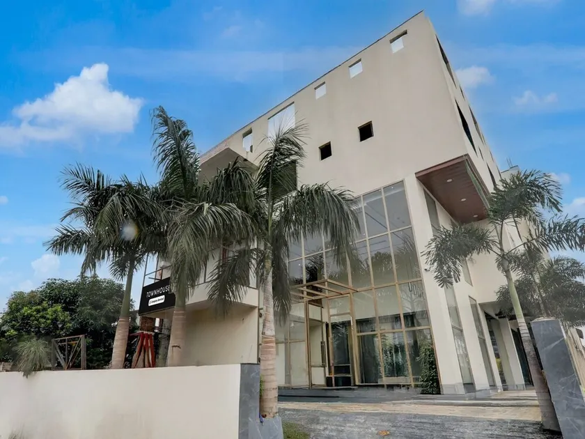 Deluxe Shree Krishna Inn - Image 1