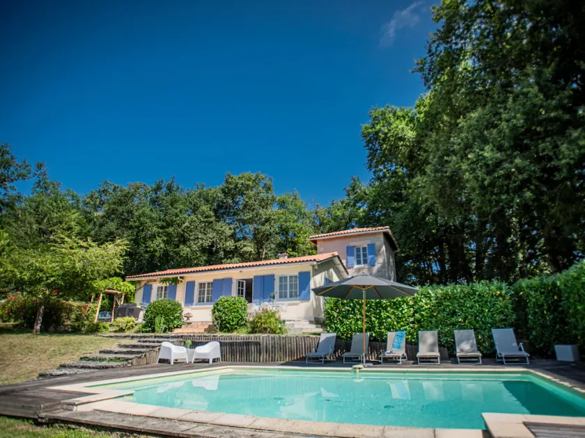 Neat modern house with private pool - Image 1