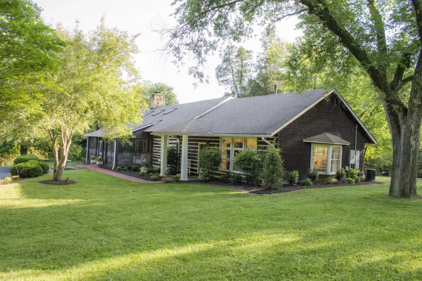 Cheekwood Historic Birdsong Lodge: A Charming Escape Near Downtown Nashville, TN - Image 1