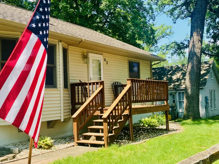 Walking distance to historic Arnold’s Park and West Lake Okoboji - Image 1