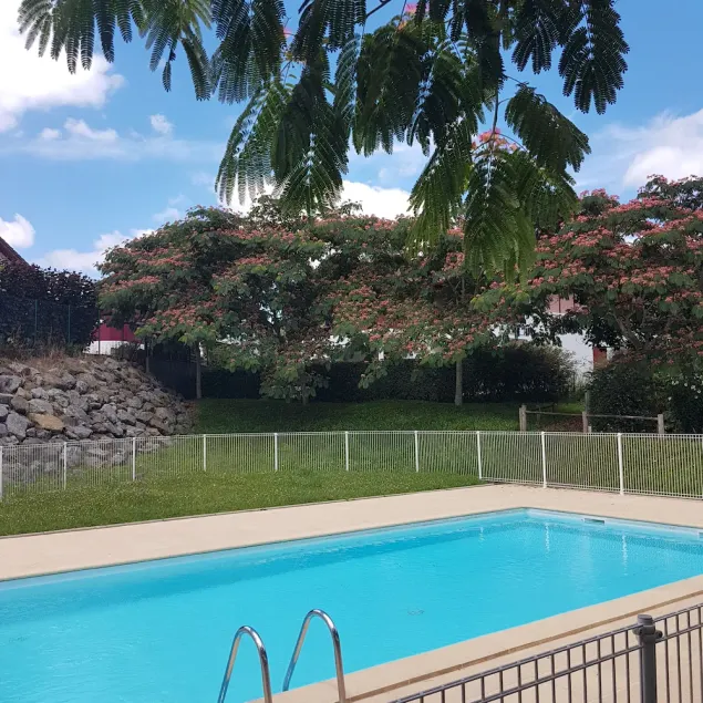 T2 - 40 m2 stehend, Design, gesicherter Pool und privater Parkplatz, Grundstück mit Garten - Image 1