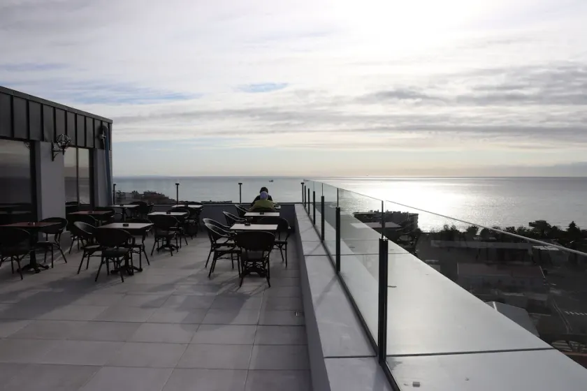 DES'OTEL - Image 1