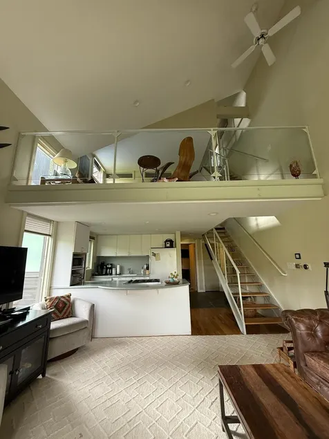 Condo moderne de 3 chambres, 3 salles de bain, 3 étages avec des commodités à gogo dans un excellent emplacement! - Image 1