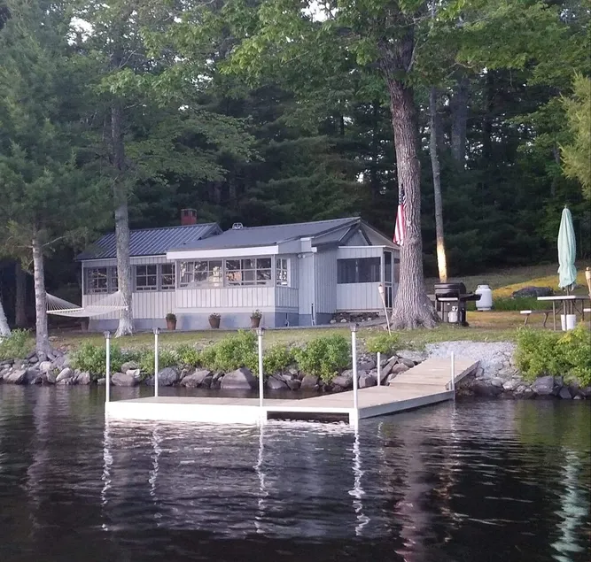 Malerisk sommerhus på vandet - Image 1