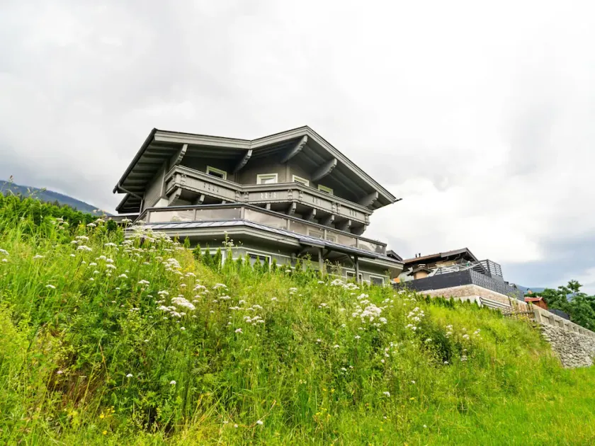 Plush Apartment in Neukirchen am Großvenediger near Ski Area - Image 1