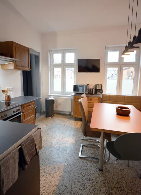 Large apartment in an old, former 19th century manor house. Facilities for our guests: large new windows, a spacious kitchen with TV and dishwasher, locker with 8 lockable compartments, communal washing machine and a large balcony. - Image 1