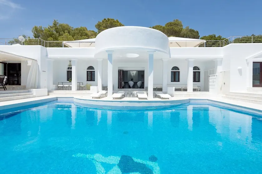 Villa Rica Beach, Cala Jondal Bay with staff - Image 1