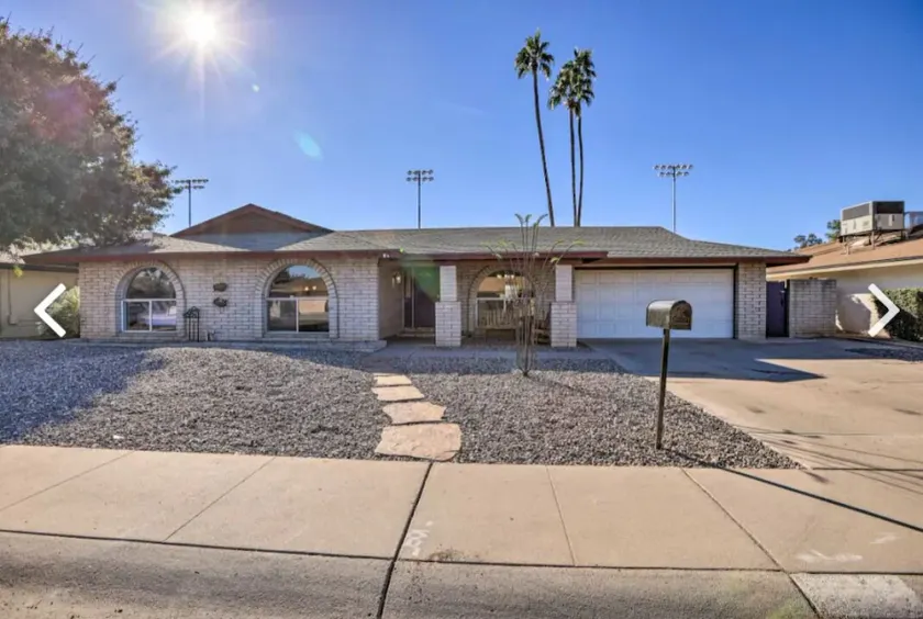 Beautiful 4 bedroom 2 bathroom with pool and pool table for your entertainment - Image 1