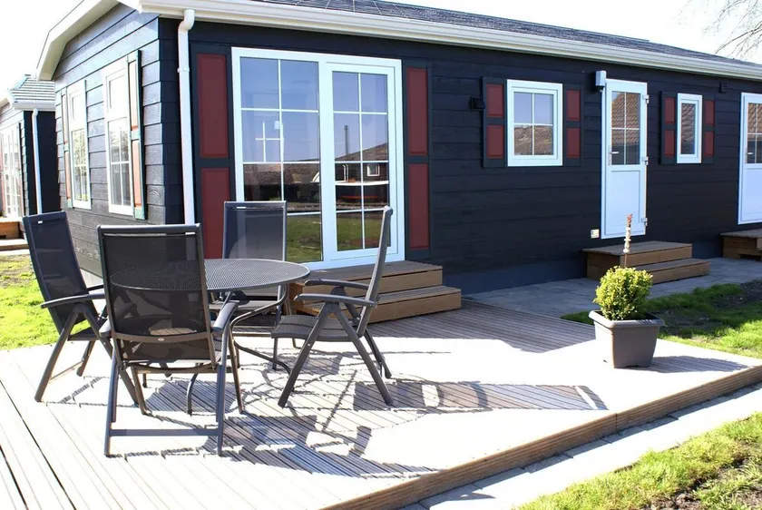 Cozy chalet on famous Smitsgracht canal with hardwood deck and all comforts. - Image 1