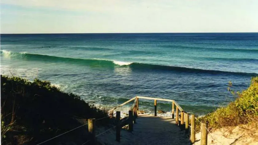 BOOMER'S BEACH HOUSE - Beach & Surf Views - Image 1