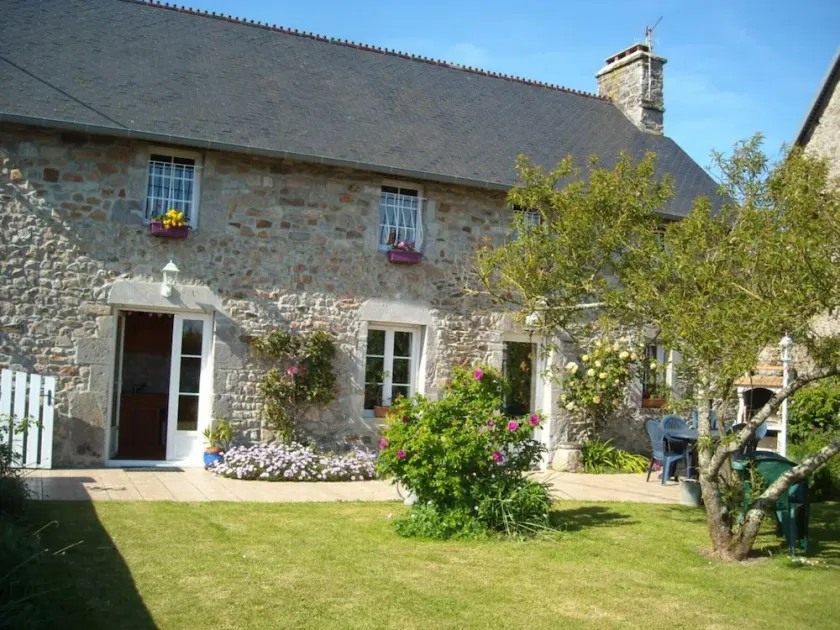 Charming stone house, enclosed garden, pets allowed - Image 1