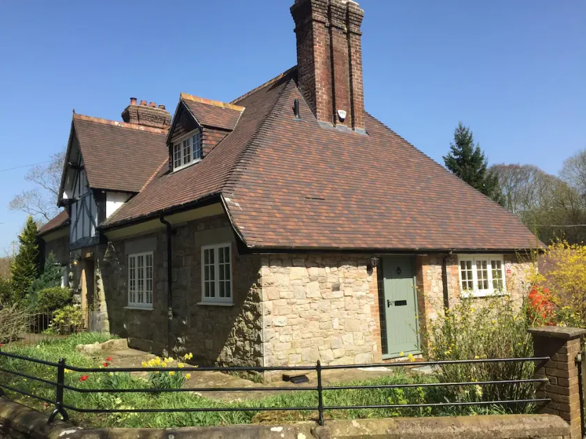 Luxury 5 bedroom (sleeps 8), 1875 stone cottage, Fully refurbished with Hot Tub - Image 1