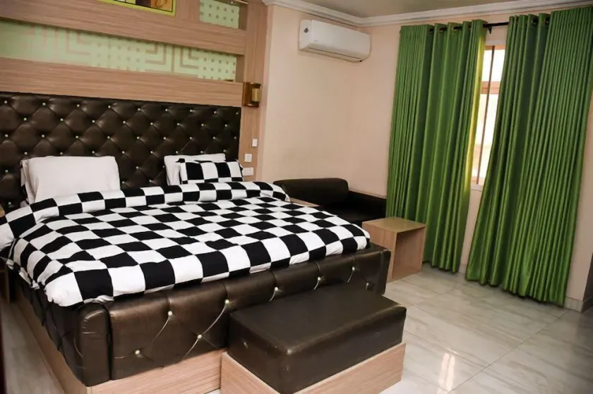Kelin Court Hotel - Image 1