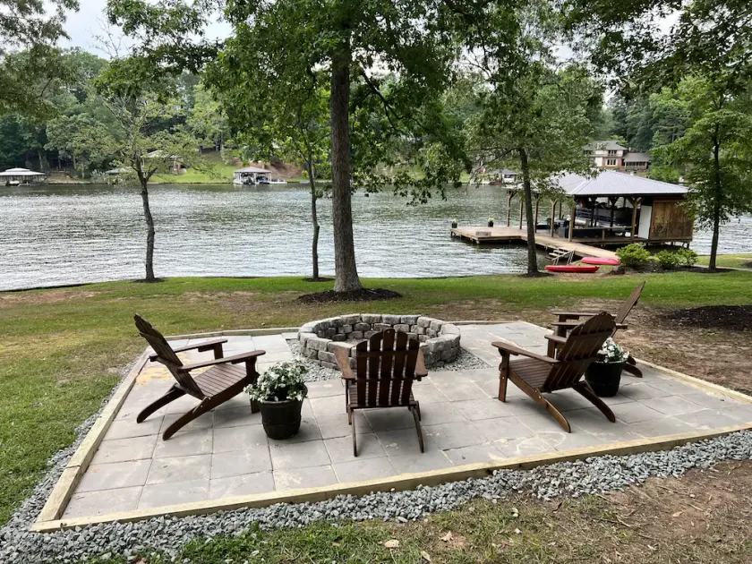 4 bedroom LAKE FRONT home on Lake Sinclair - Image 1