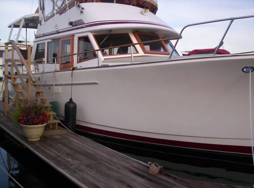 Green Turtle II Luxury Yacht B & B Boston Harbor Boston # 1 B & B - Image 1