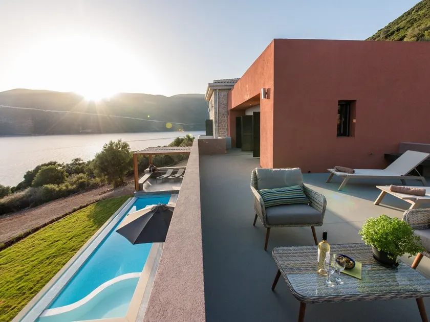 Cape villa, be blown away by breathtaking waterfront luxury villa! - Image 1