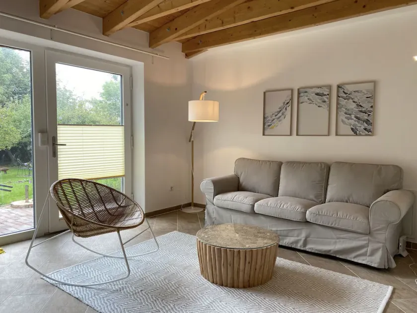 \"Ankerplatz\" vacation apartment with large garden in the heart of Pilsum - Image 1