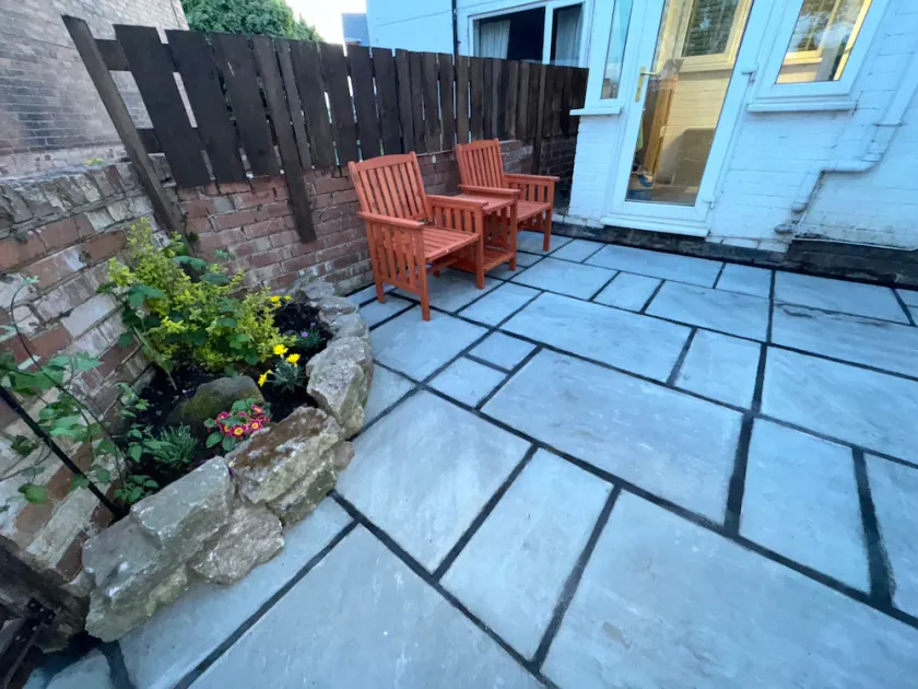 2bed - Garden-pets-freeparking-m1connections - Image 1