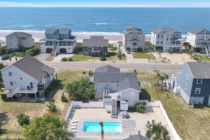 Sawyers Shore Shack by Oak Island Accommodations - Image 1