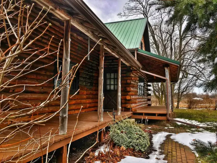 Authentic log cabin! - Image 1
