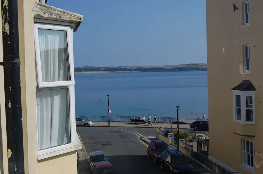 Caldey Island View - 2 Bedroom Apartment - Tenby - Image 1