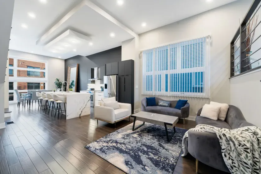 Bucktown Home - Rooftop Deck, Game Rm, & Garage - Image 1