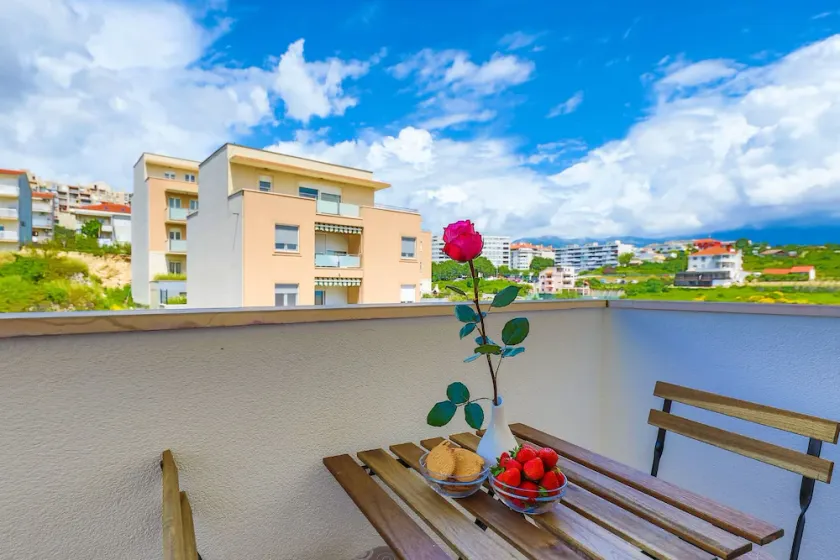 Close to Znjan beach spacious studio with balcony - Image 1