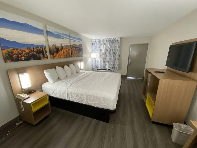Days Inn by Wyndham Leeds - Image 1