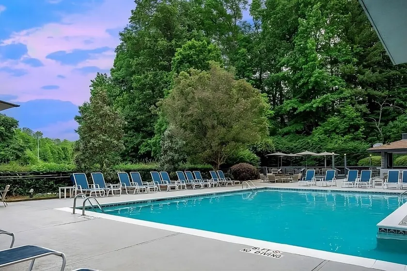 Experience Soothing Moments & Luxury! Pet-Friendly, Parking, Pool! - Image 1