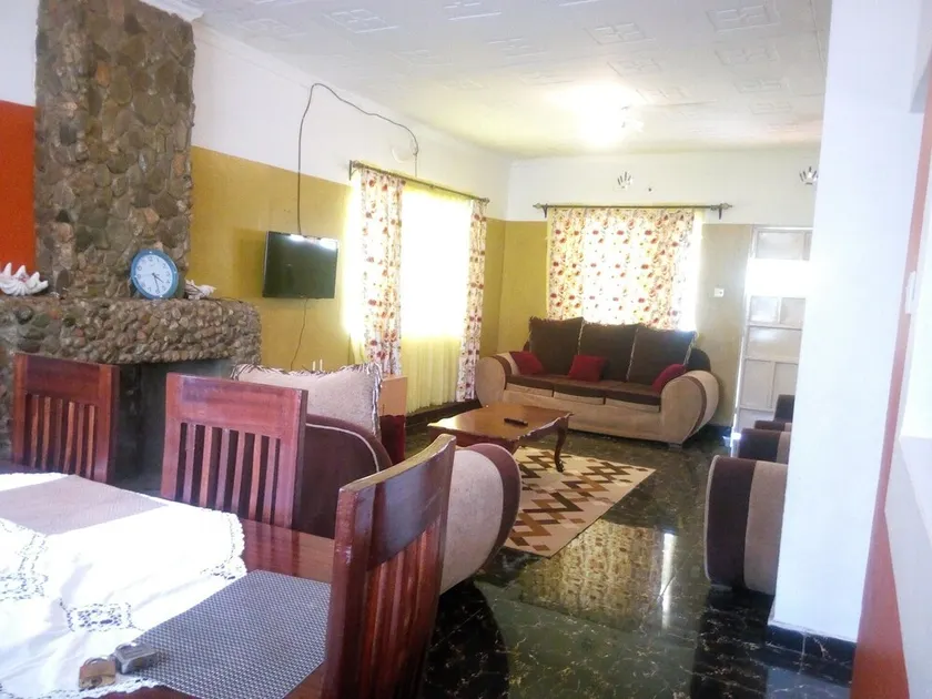 Luxurious, 3-bed bungalow fully furnished - Image 1