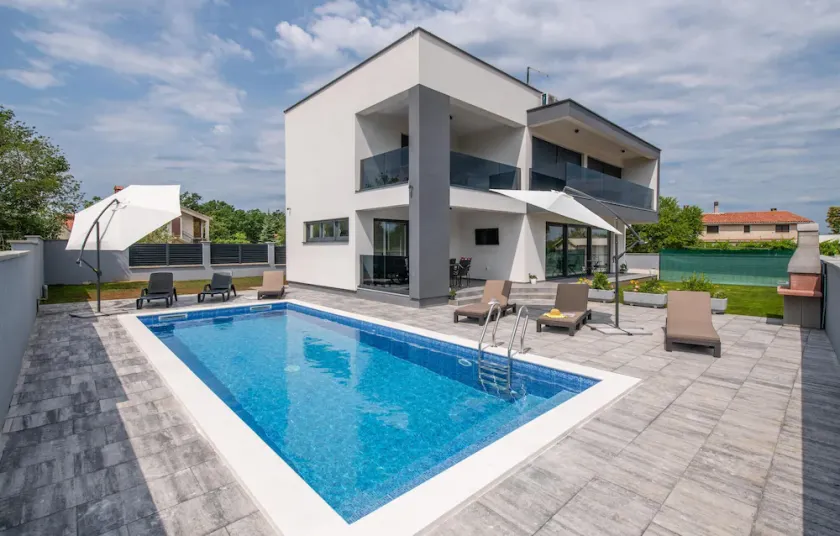Stunning home in Labin - Image 1