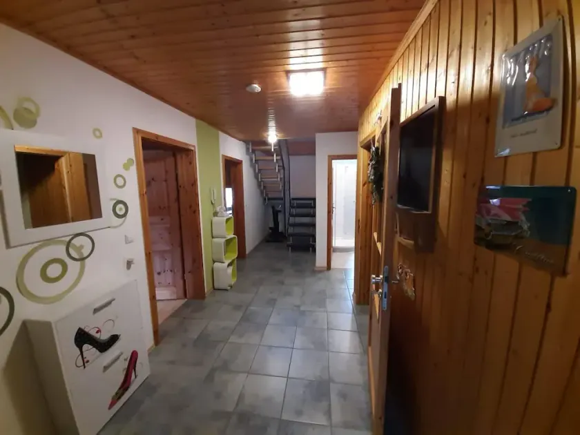 Spacious, child-friendly vacation apartment in the quiet Weser valley - Image 1