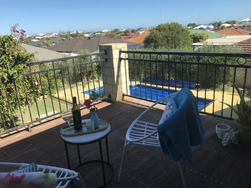 Heated pool, spacious home, centrally located, walk to beach - Sleeps 10 - Image 1