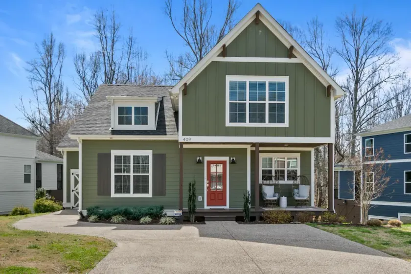 “Family Traditions” Cottage - 4-bed lake retreat - Image 1