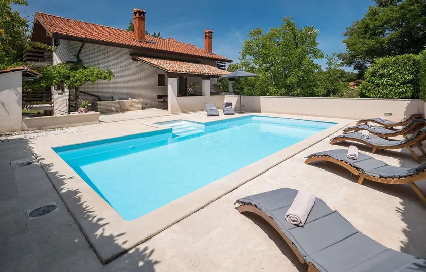 Beautiful Home in Katun Lindarski With Wifi and 6 Bedrooms - Image 1