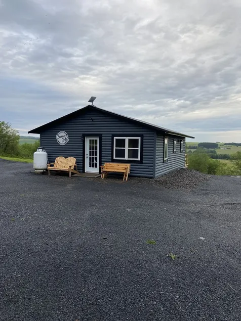Beautiful Cabin Sleeps 4(up to 6) w/direct access to snowmobile and ATV trails! - Image 1